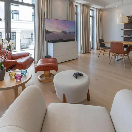 Claire Duenenloft Apartment